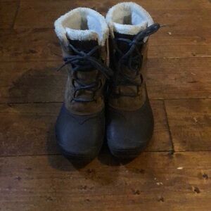 The North Face Women’s Shellista II Shorty Primaloft Waterproof Boot brown 7.5